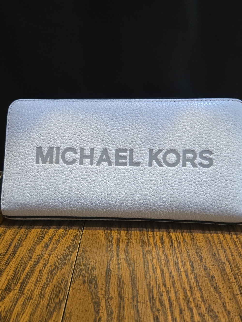 Michael Kors Cream Womens Zip-Around Wallet..very clean...